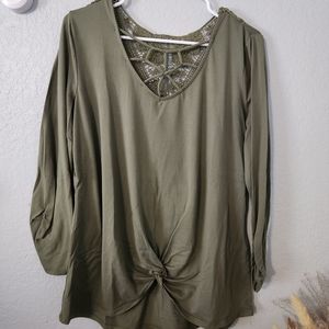 Womens quarter sleeve top